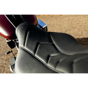 Mustang, MUSTANG - DAYTRIPPER 2-UP SEAT - APEX STITCH - '18-20 FLDE, FLHC, & FLHCS